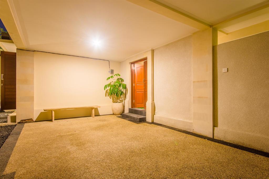 Villa Tepi Sungai Legian Oda fotoğraf