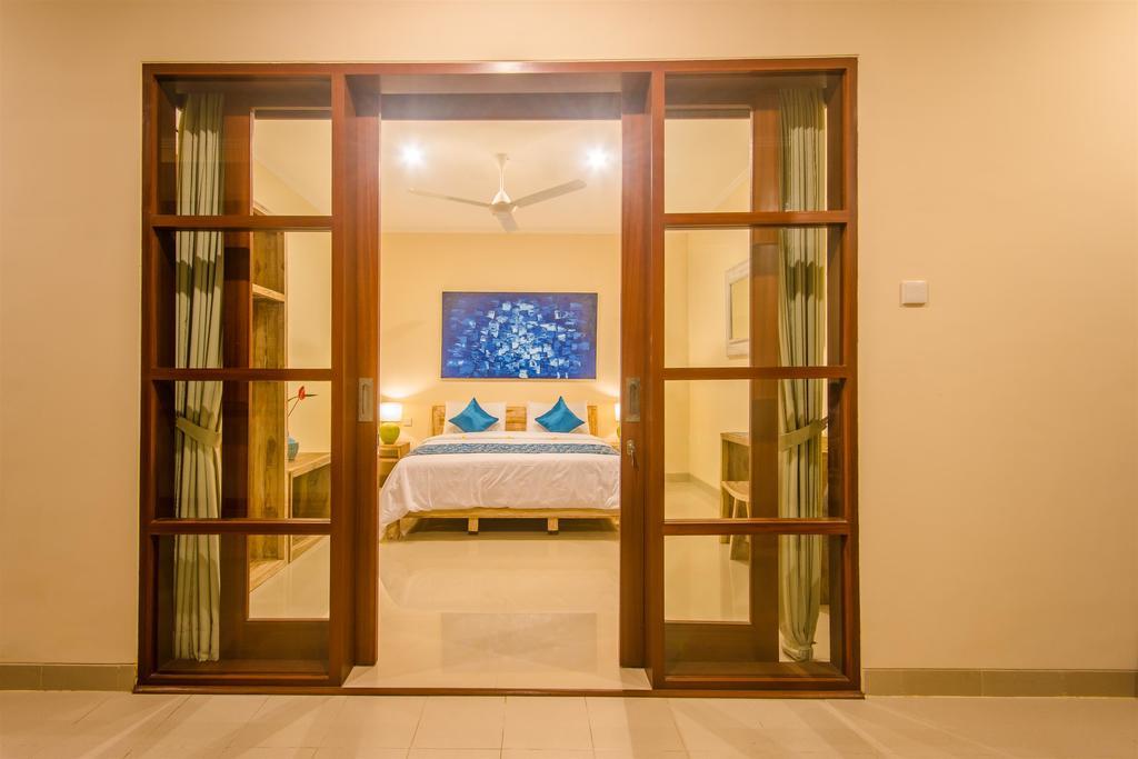 Villa Tepi Sungai Legian Oda fotoğraf