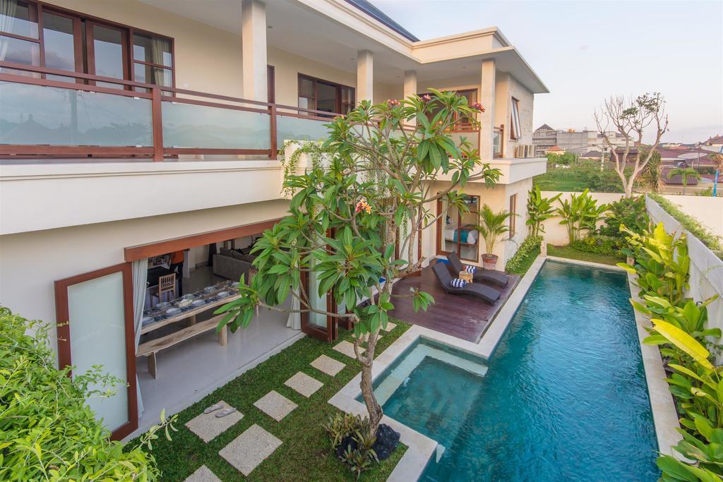 Villa Tepi Sungai Legian Oda fotoğraf