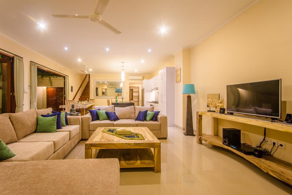 Villa Tepi Sungai Legian Oda fotoğraf