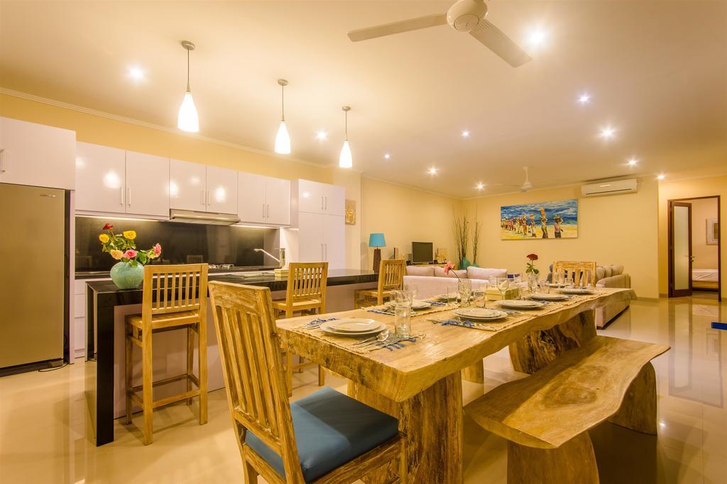 Villa Tepi Sungai Legian Oda fotoğraf