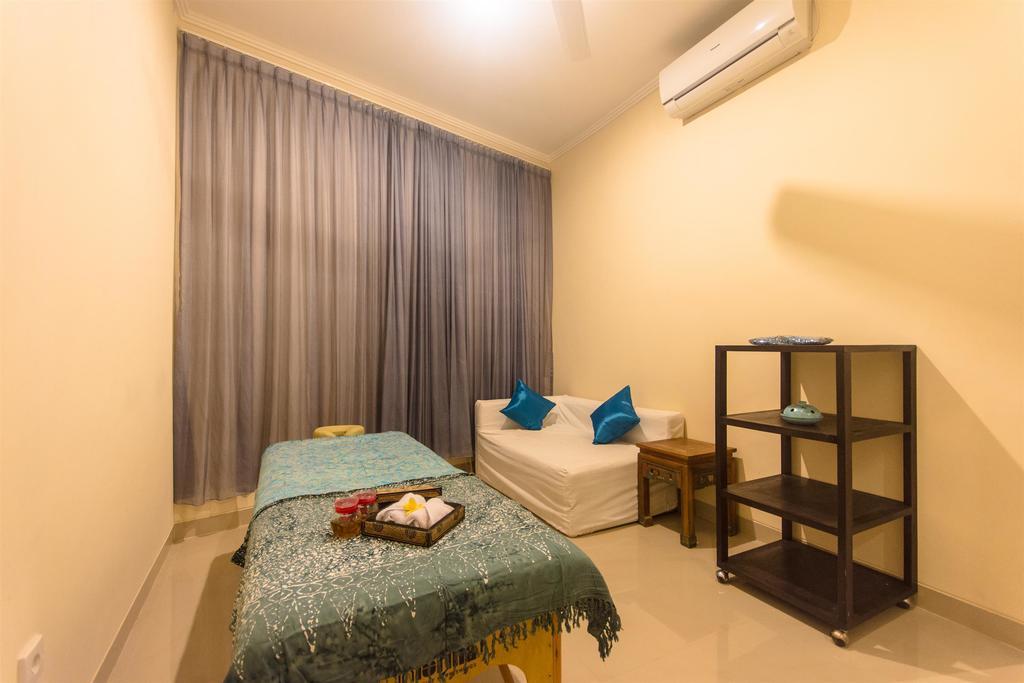 Villa Tepi Sungai Legian Oda fotoğraf