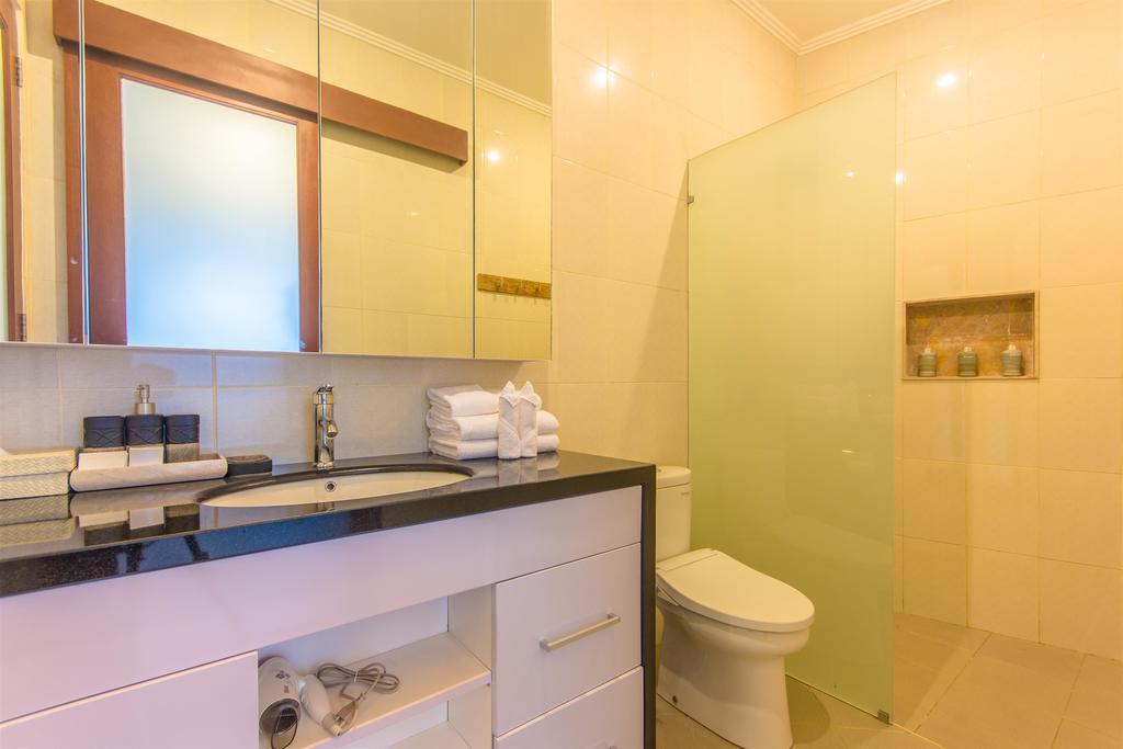Villa Tepi Sungai Legian Oda fotoğraf