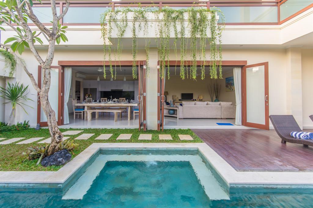 Villa Tepi Sungai Legian Oda fotoğraf
