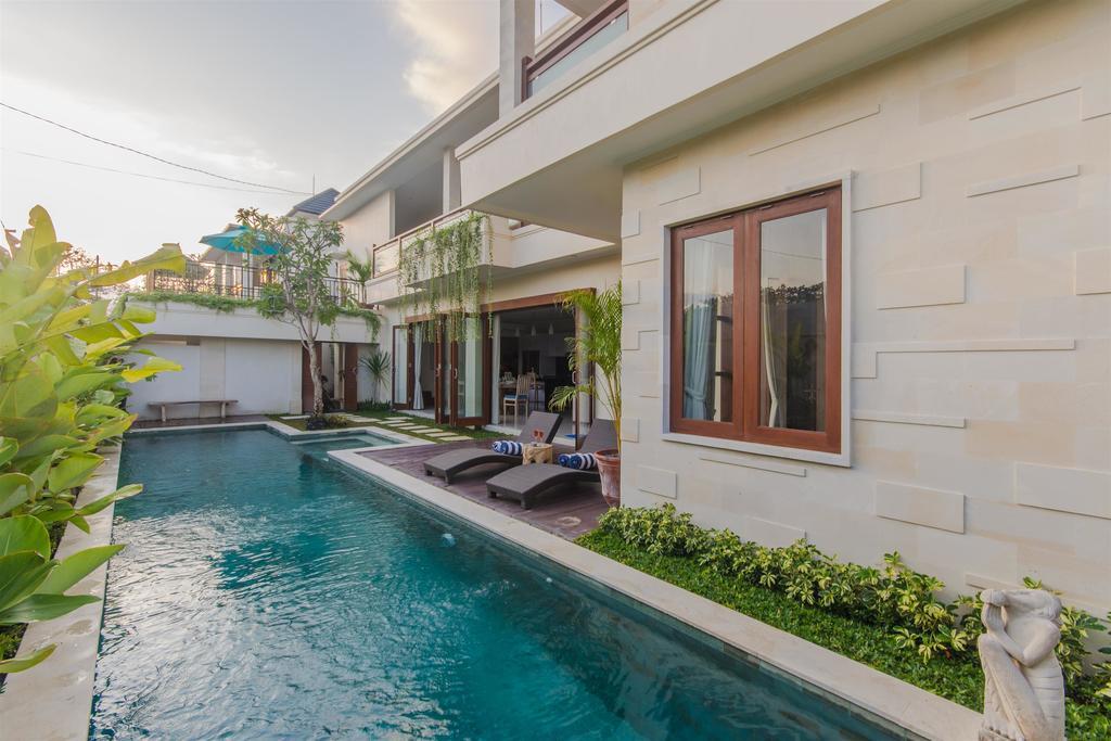 Villa Tepi Sungai Legian Oda fotoğraf