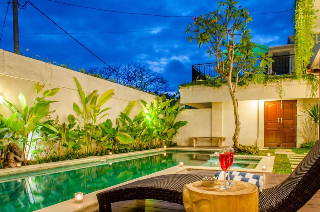 Villa Tepi Sungai Legian Oda fotoğraf